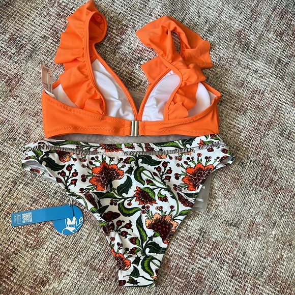 Orange ruffle bikini with floral bottom. NWT size: medium - Picture 5 of 5